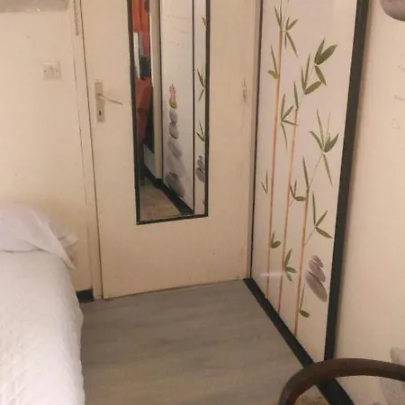 Habitación en casa particular Petit Chez Soi Dans Mon Petit Chez Moi Biganos